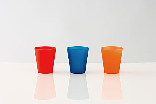 三个,杯子,排列,彩色