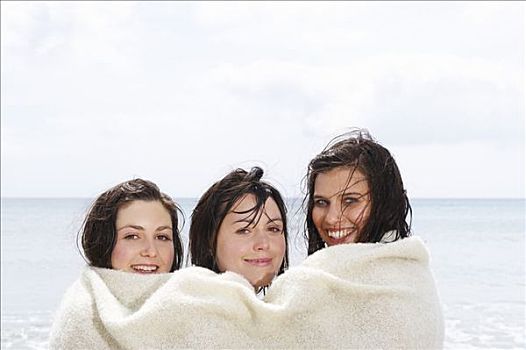 三个女孩,分享,毯子