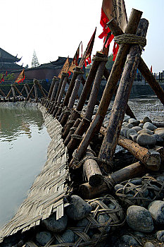 中国非物质文化遗产-都江堰放水节上使用的另外一种水利工具杩槎