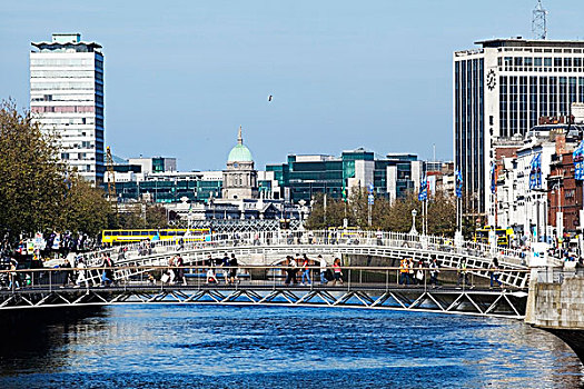 行人,桥,穿过,利菲河,都柏林,爱尔兰