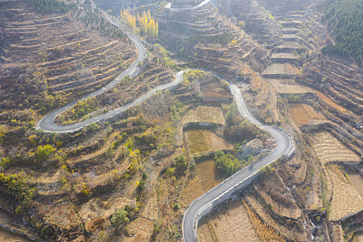 航拍济南金钢纂村的盘山公路