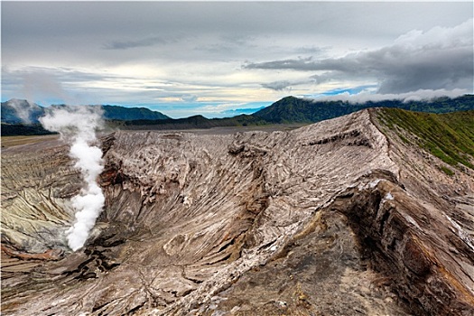 婆罗莫,火山口