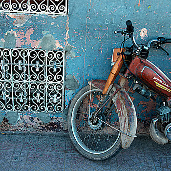 老,摩托车,停放,风化,墙壁,马拉喀什,摩洛哥