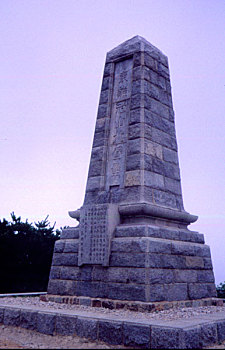 东鸡冠山堡垒纪念碑