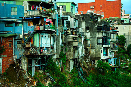 台湾深坑老街景美溪的危险建筑屋群
