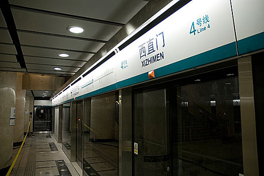 北京地铁4号线大学图片