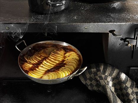 土豆焦层,烤炉