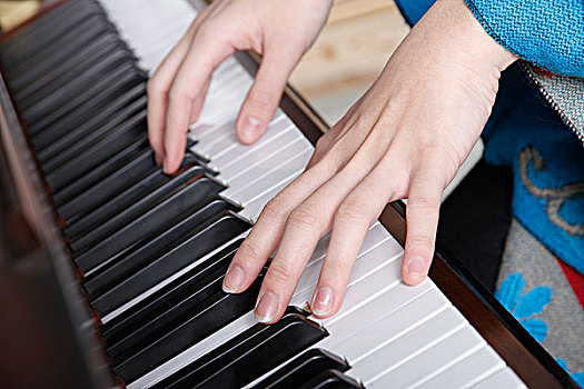 手钢琴键盘