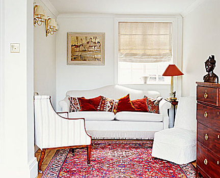 小,休息区,红色,白色,仰视,窗户,沙发,老式,摆饰,经典,东方,地毯