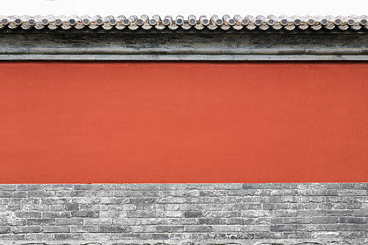 青砖灰瓦红色的庙墙
