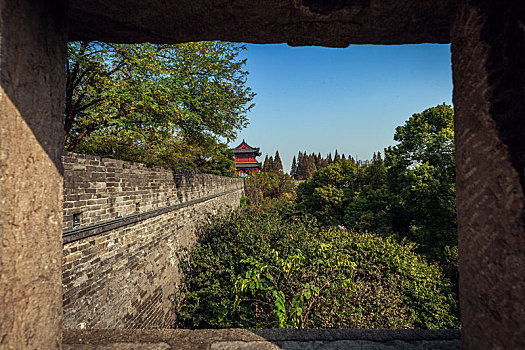 晴日里的荆州古城墙