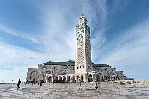 孩子,玩,正面,哈桑二世清真寺,卡萨布兰卡,摩洛哥,非洲