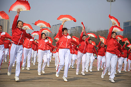 山东省日照市,千人共跳广场舞,掀起全民健身热潮