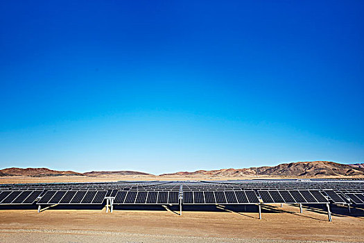 太阳能电池板,约书亚树国家公园,加利福尼亚,美国