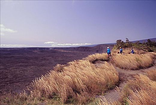 夏威夷,夏威夷大岛,夏威夷火山国家公园,骑车,远眺,基拉韦厄火山,火山口