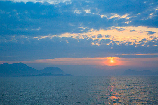 海浪,浪花,大海,海洋,阳光,广阔,翻腾,天空