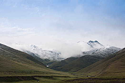 天山雪山