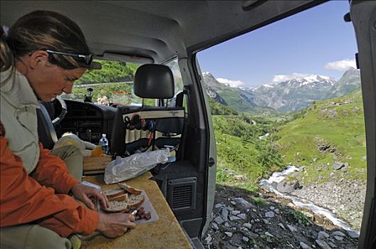 女人,制作,餐食,旅行房车,挪威人,风景,挪威,斯堪的纳维亚