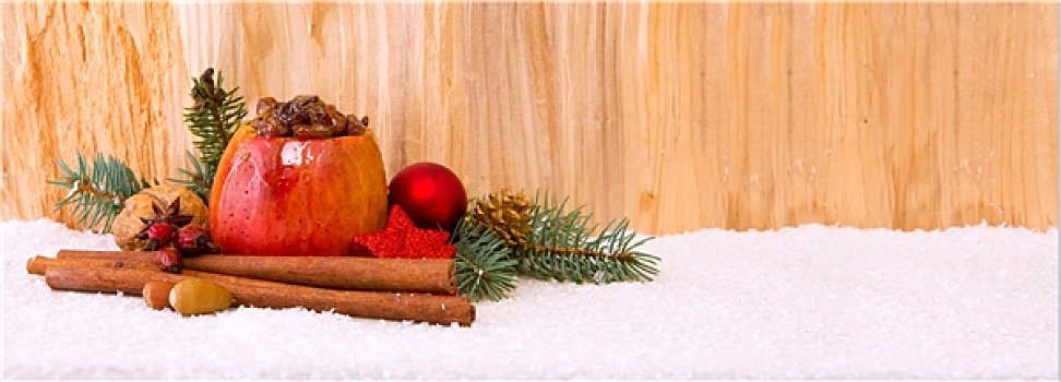 烤苹果,圣诞装饰,木质背景