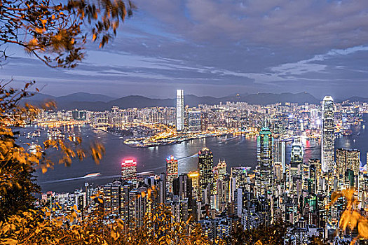 太平山顶观维多利亚港夜景