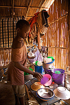 女孩,洗,餐具,家,乡村,朱巴,南,苏丹,十二月,2008年