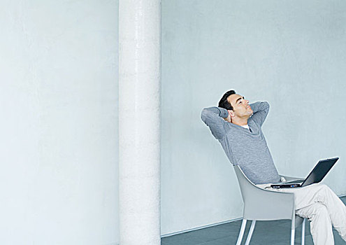 男人,坐,笔记本电脑,头部,背影,闭眼