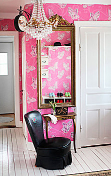 黑色,皮革,休闲椅,桌子,框架,镜子,墙壁,壁纸,粉色背景