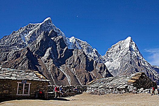 尼泊尔,珠穆朗玛峰,区域,昆布,山谷,长途旅行者,小路,休息,茶馆,围绕,壮观,顶峰