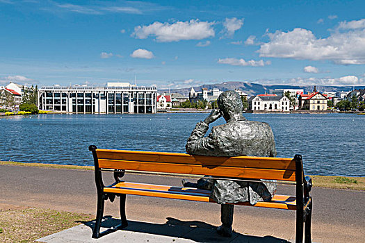 雕塑,诗人,坐,长椅,城市,湖,公园,雷克雅未克,后面,左边,冰岛,欧洲