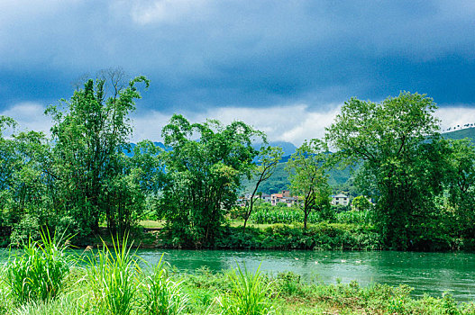 小河风光