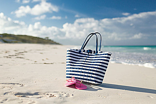 海滩,夏天,假期,配饰,概念,特写,海滨游泳手提袋,拖鞋,海边