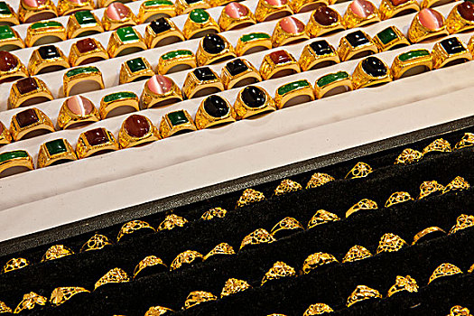 2014第二届中国重庆国际珠宝首饰玉石博览会上的黄金首饰