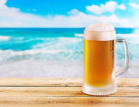 寒冷,大杯,啤酒,木桌子,上方,海洋