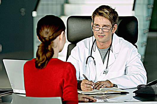 男医生,讨论,女病人,办公室