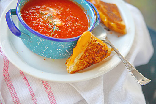 芝士三明治,西红柿汤