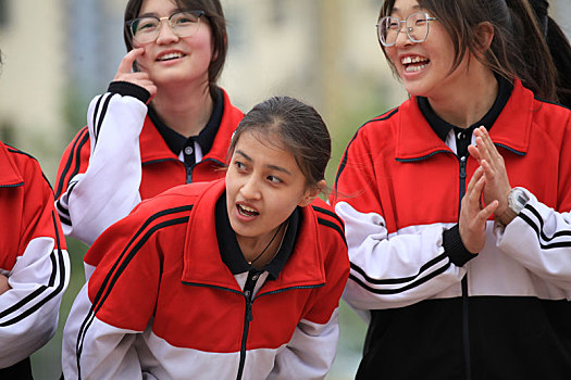 新疆哈密,趣味运动会上的青春,表情包