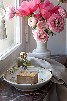 肥皂盒,窗台,香水,牡丹,花瓶
