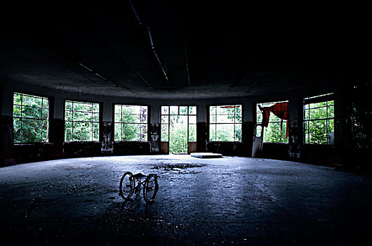 空,医院,大,房间,破损,轮椅,窗户,背影,绿色,植被,诺曼底,法国,六月,2008年