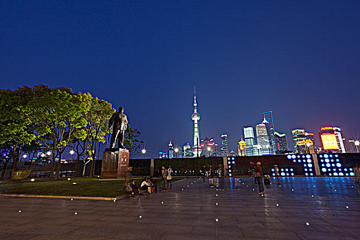 上海外滩的著名景点,陈毅广场