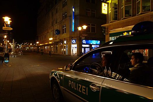 德国,埃森,警车,夜晚,巡逻,城市,中心,火车站,警察,生活,警察局
