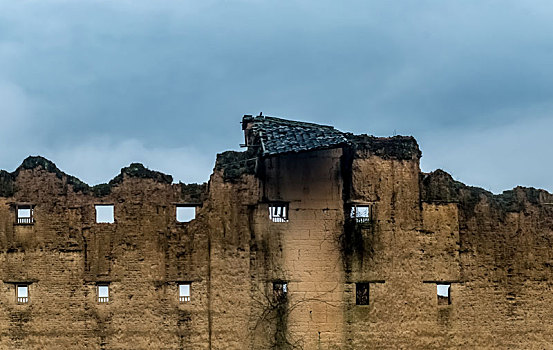 福建省,龙岩市,永定区,南村,下雨,中的,破败,断壁残垣,土楼,建筑,景观