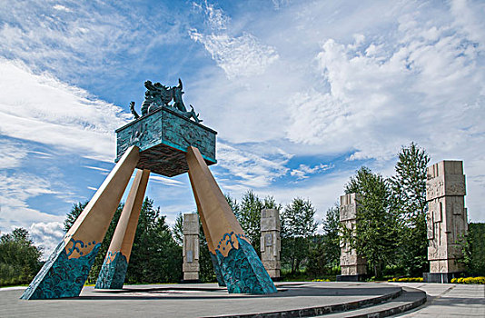 黑龙江省大兴安岭漠河北极村北极沙洲,金鸡之冠,青铜雕塑