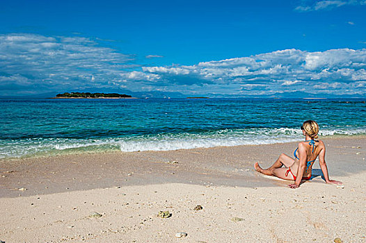 坐,女人,白沙滩,岛屿,斐济,南太平洋