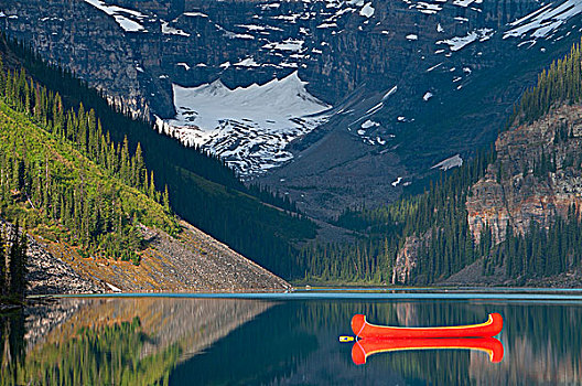 红色,独木舟,湖,路易斯湖,班芙国家公园,艾伯塔省,加拿大