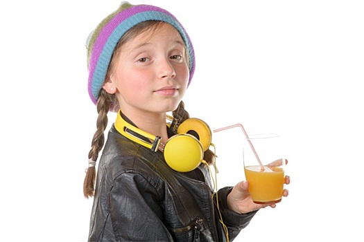 漂亮,小女孩,羊毛无边帽,喝,玻璃,橙汁