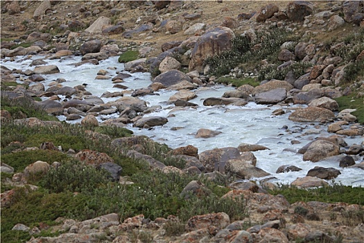 新疆哈密,天山之巅的冰川河谷
