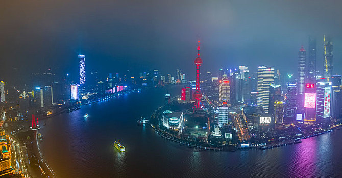 雨夜航拍上海陆家嘴和外滩