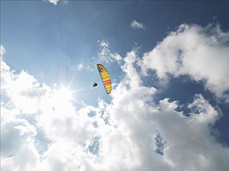 老人,滑翔伞,半空中,天空