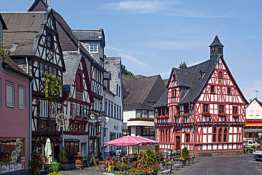 半木结构房屋,市场,市政厅,莱茵河峡谷,莱茵兰普法尔茨州,德国,欧洲
