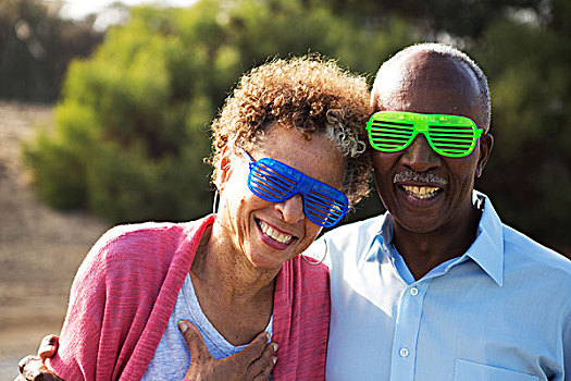 老年,夫妻,戴着,蓝色,绿色,塑料制品,眼镜